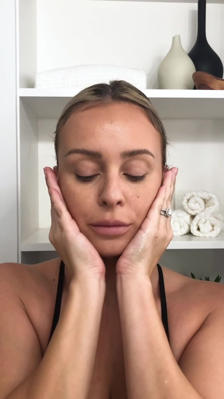 Kosmetika Video av Melanie för Pili Ani