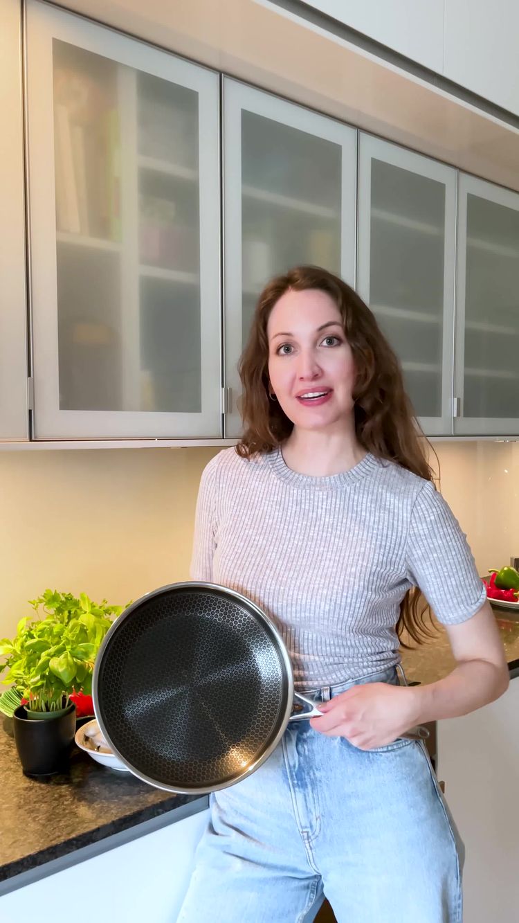 Alimentación Video of Alexandra for ONYX Cookware