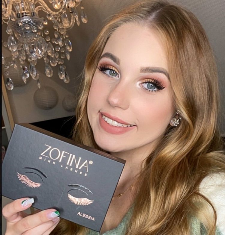 Cosmetics Photo of Jannette for ZOFINA