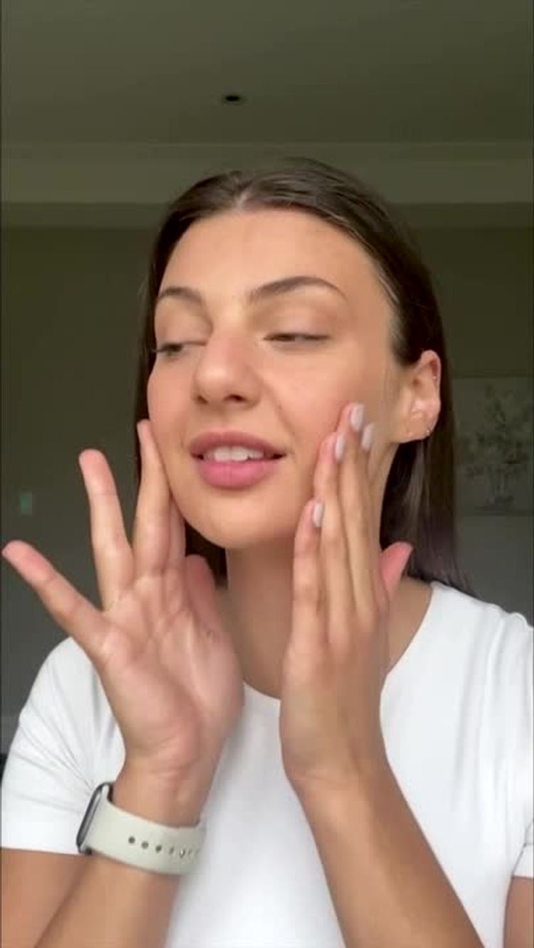 Kosmetik Video af Rebecca for tommi skin