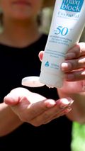 Cosmetica Video van Avy voor Maxiblock Sunscreen Australia