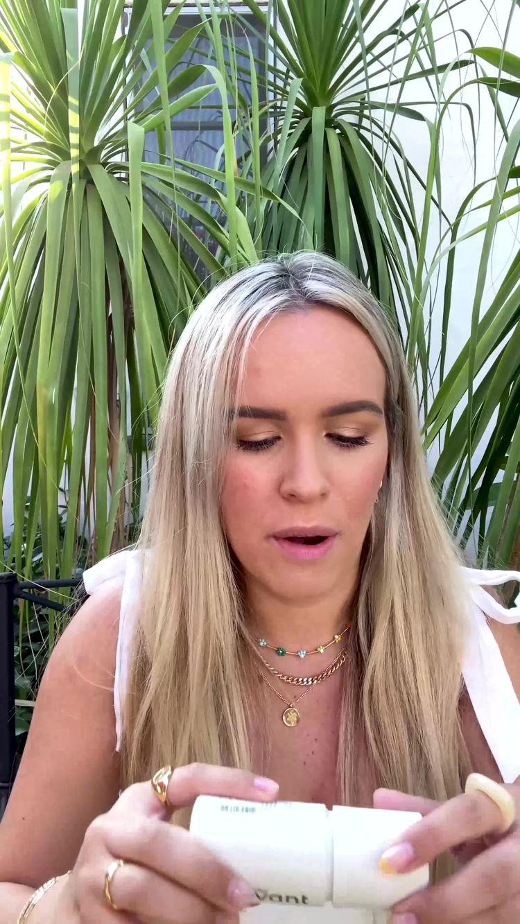 Cosmetica Video van Mikayla voor Relevant
