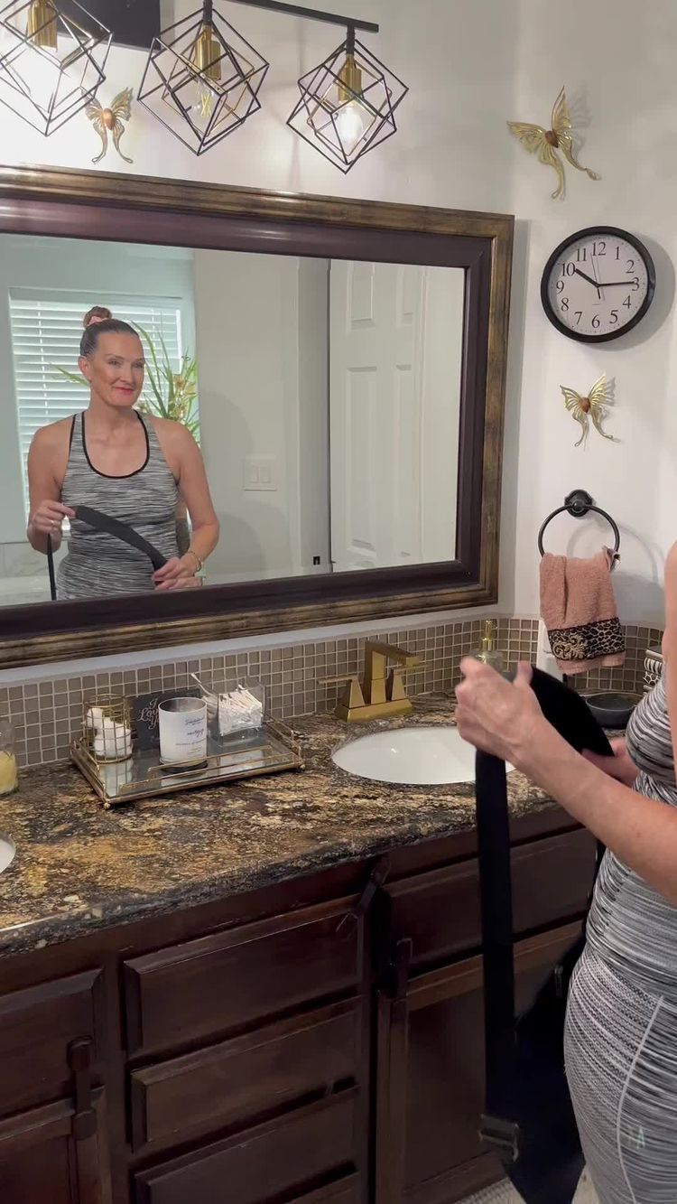 Accessories Video of Shelly for North Carry