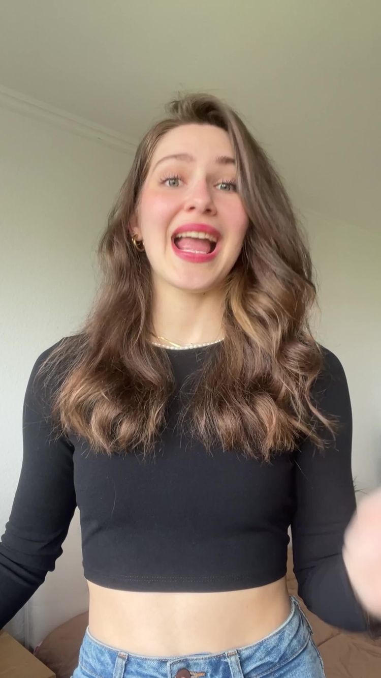 Hjem Video av Ulyana for DermiFlow