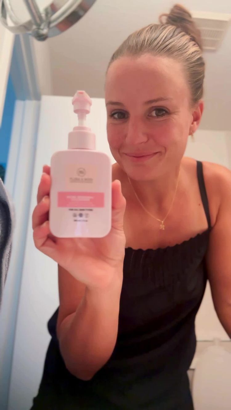 Skincare Video of Marine for Flora & Noor