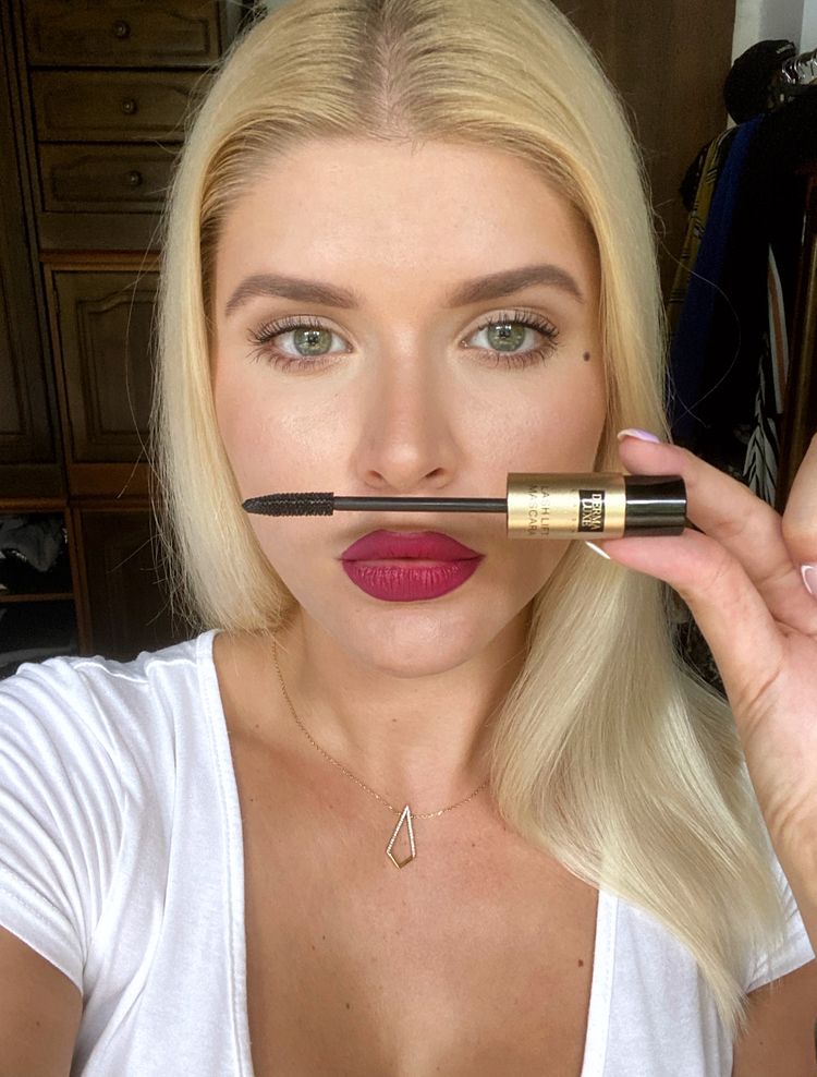 Cuidado de la Piel Foto of Neja for Derma-Luxe Cosmetics