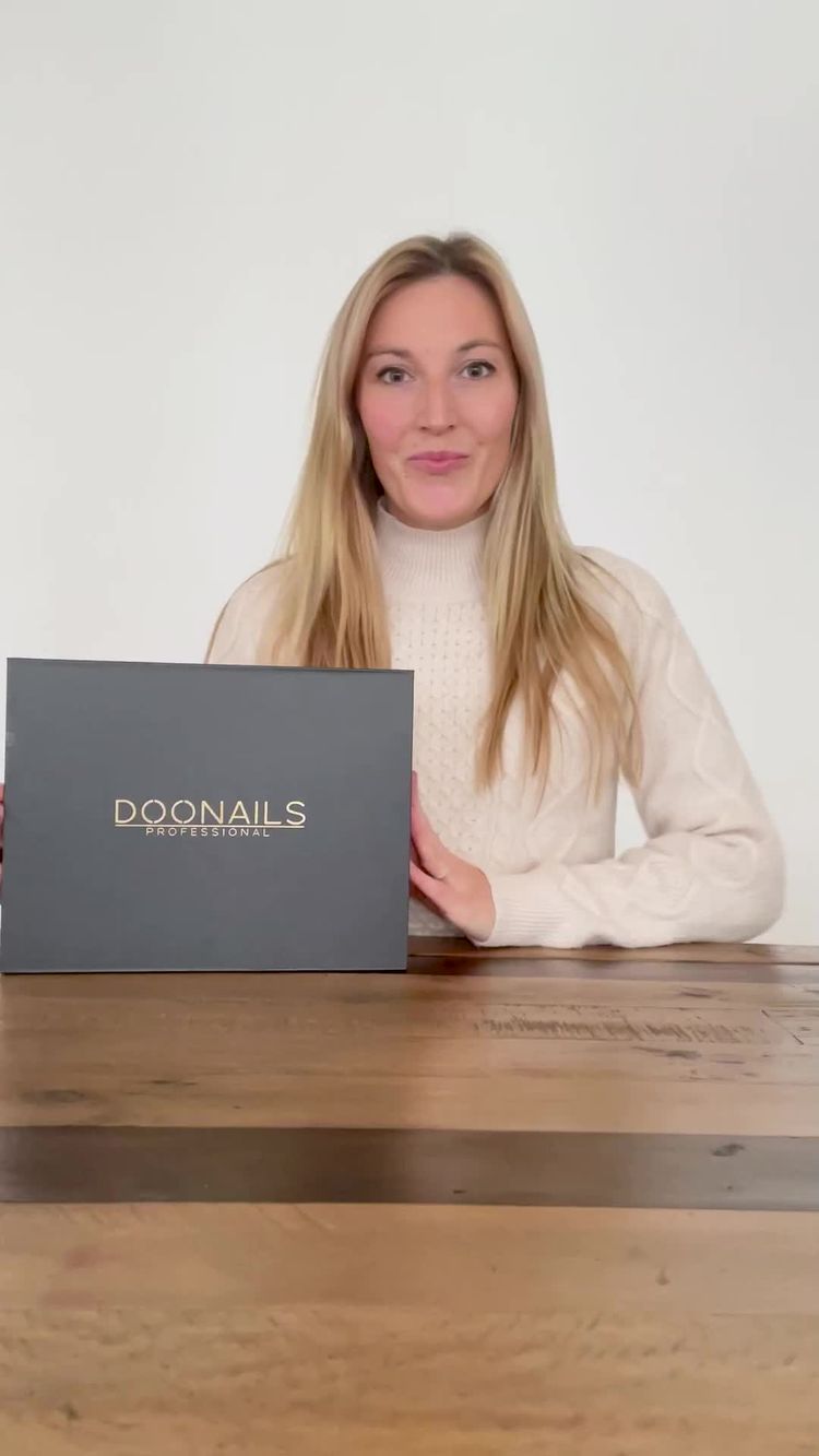 Kosmetika Video av Laura för DOONAILS
