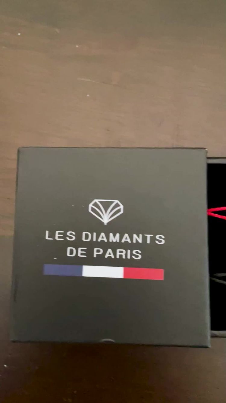 Accesorios Video of Finn for Les Diamants de Paris