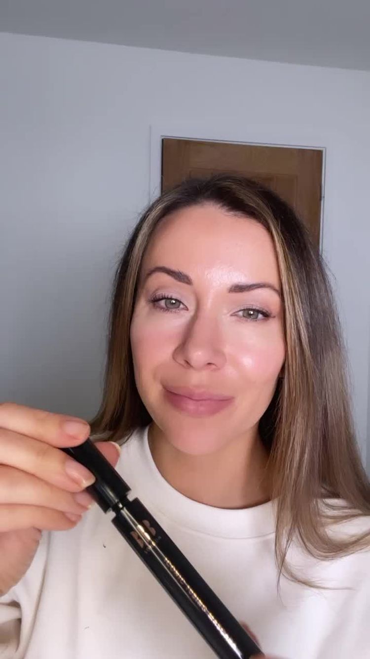 Cosmetics Video of Emily for Blink Brow Bar 