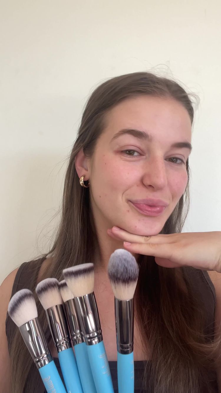 Cosmetics Video of Daniela for ENUESQUE