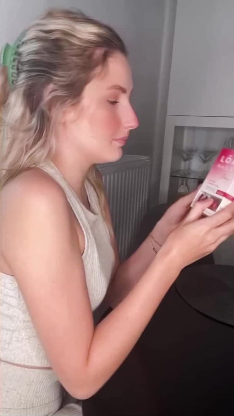 Cosmetica Video van Julia voor Loa Nails