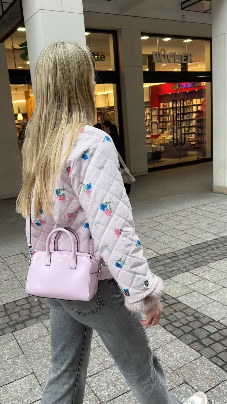 Consumer Goods Video of Amalie for mishmash
