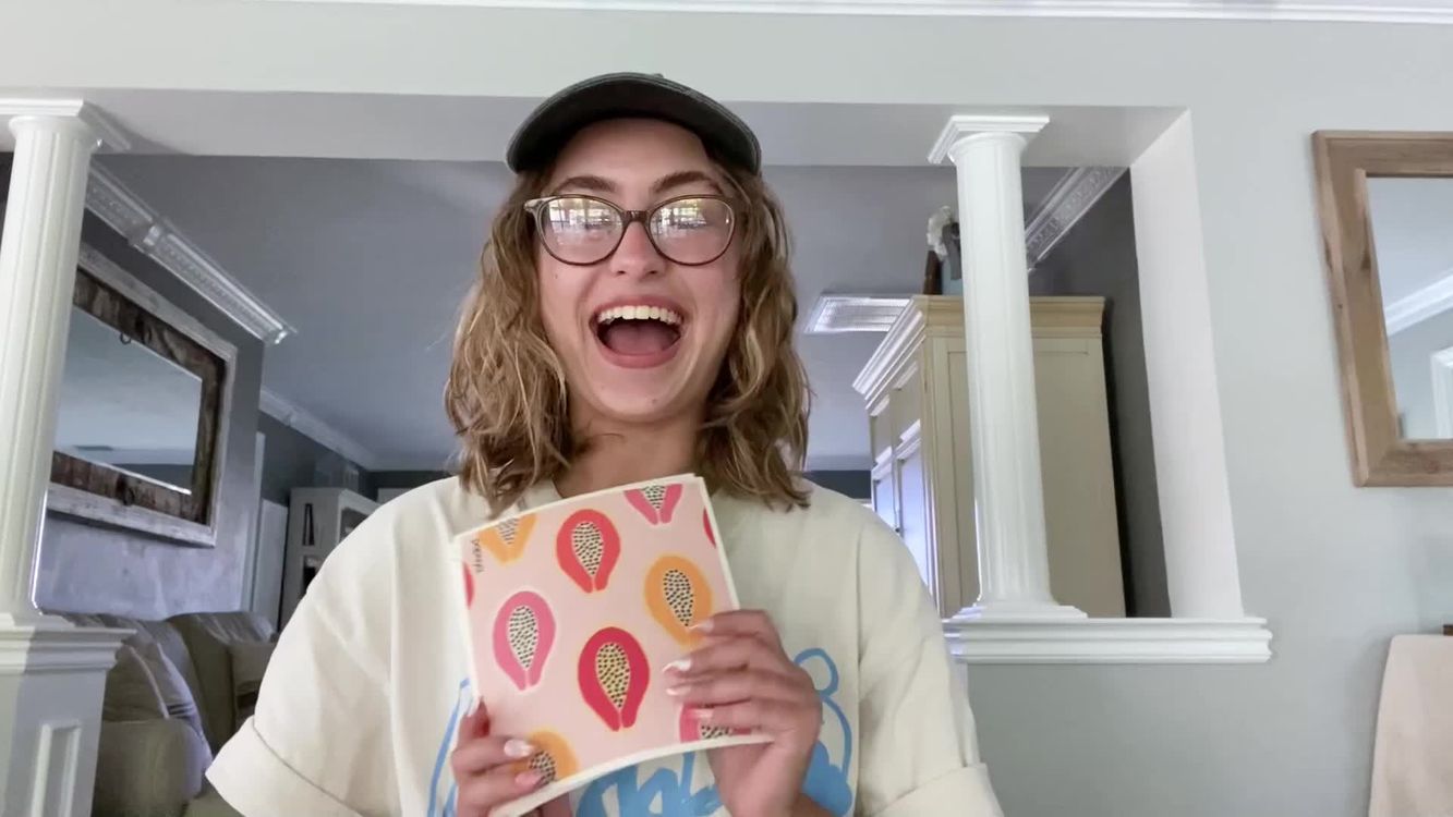 Hjem Video af Emily for Papaya