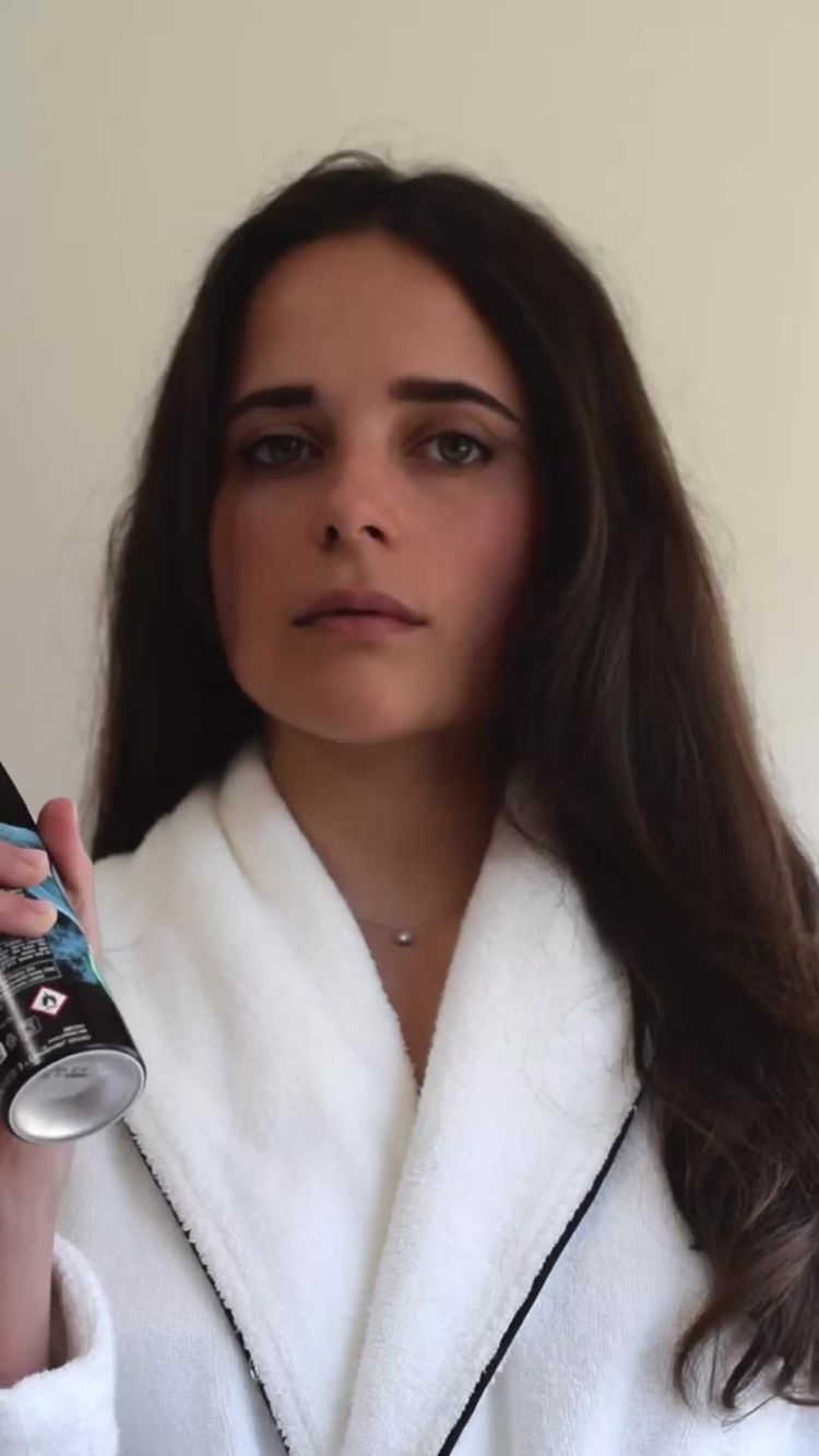 Cuidado de la Piel Video of Isabel for Comme Avant
