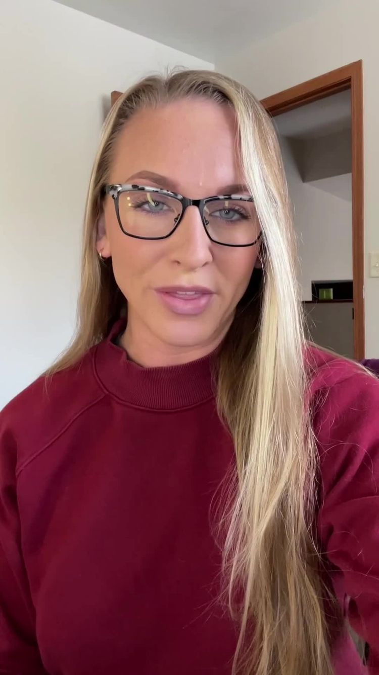 Video od Courtney za Hike Schuhware
