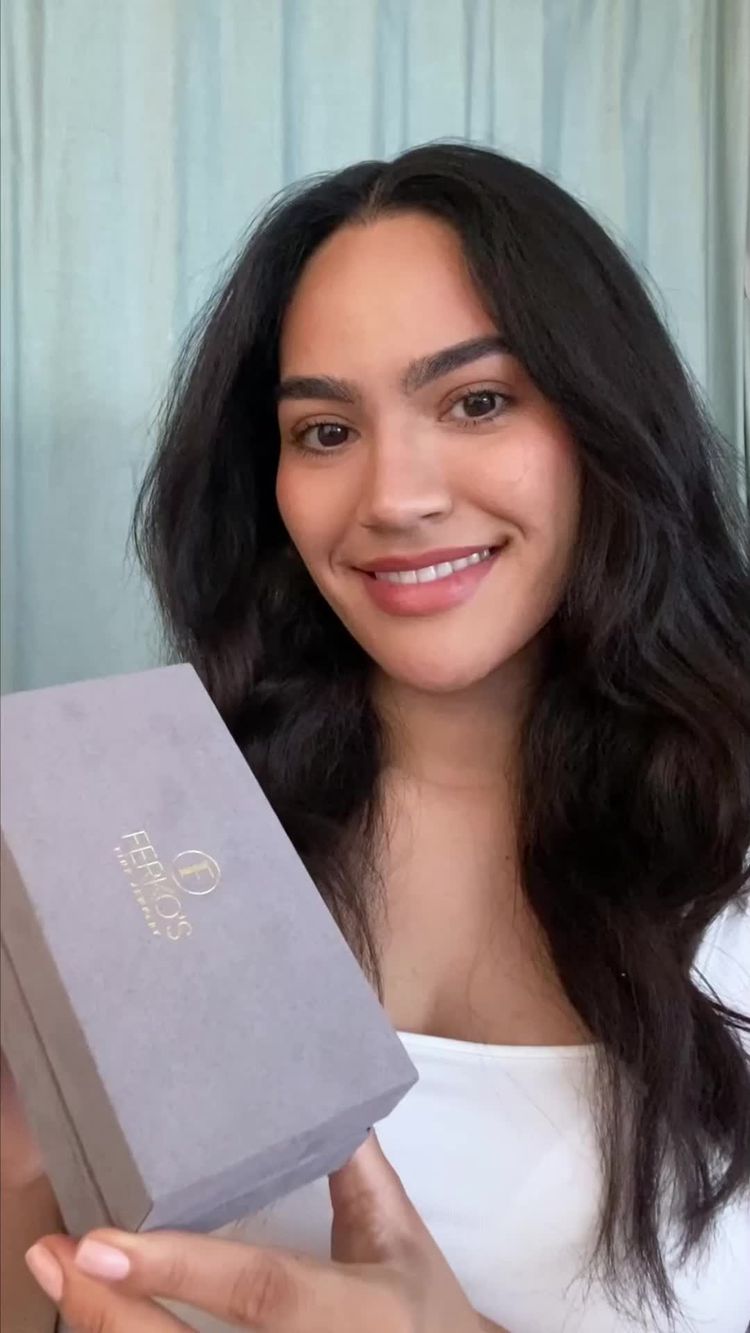 Accessoires Vidéo de Alejandra pour Ferko's Fine Jewelry