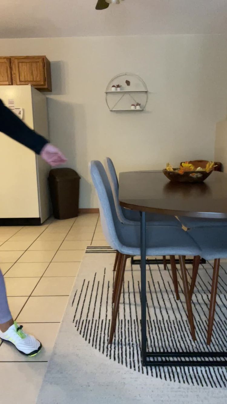 Mote Video av Courtney for Barestep