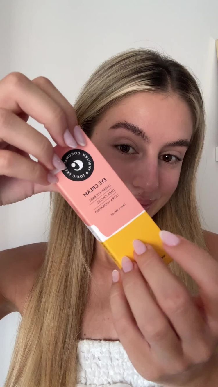 Skincare Video of María  for COCUNAT