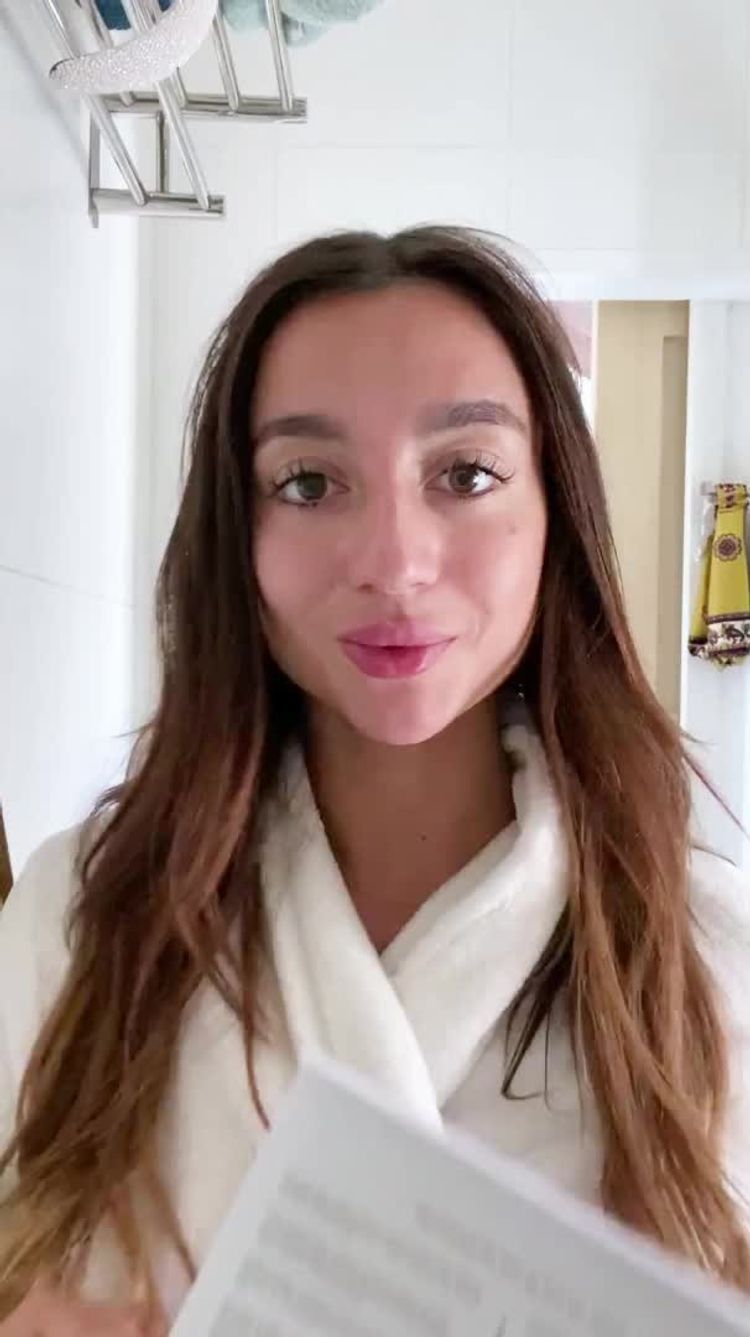 Kosmetika Video av Chloe för Roll On Jade