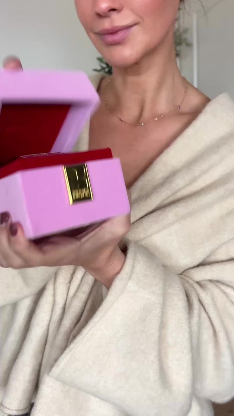 Skincare Video of Giovanna for Fragrance Du Bois