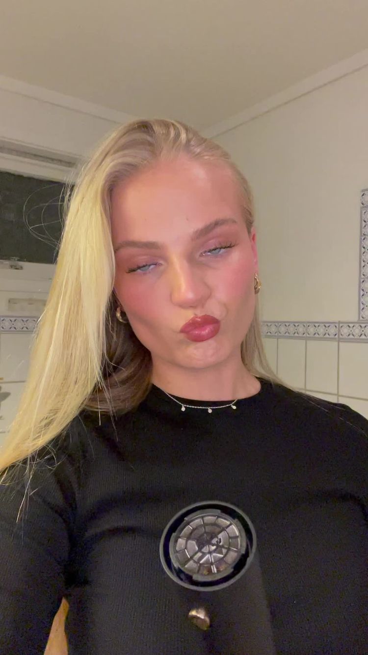 Beni di Consumo Video di Elisabeth per Max Pro X MOHI