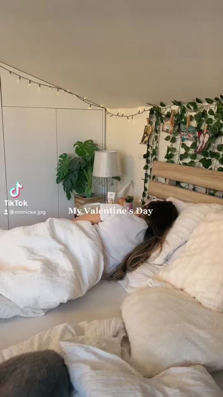 Video av Monika