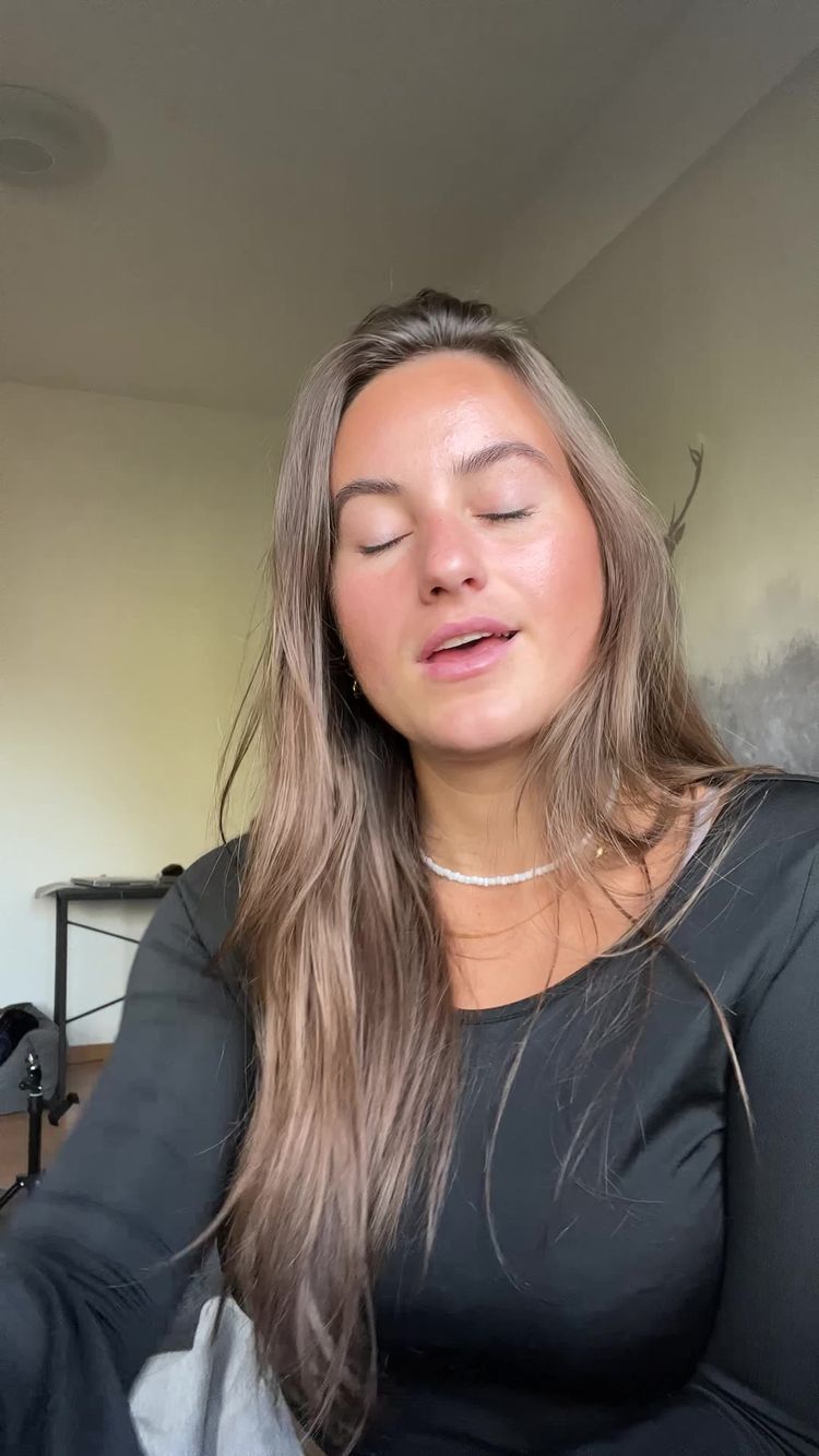 Hautpflege Video von Laura für Svenja Walberg