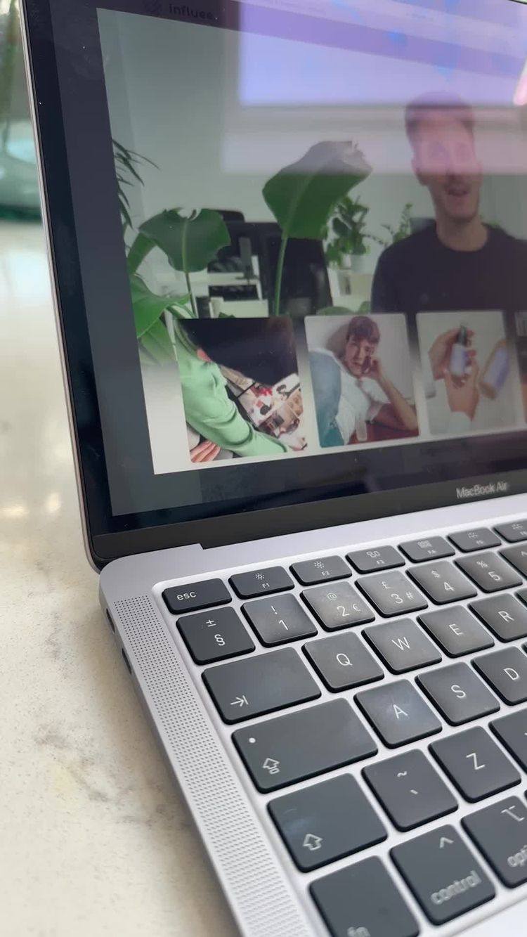 Aplikacje i usługi cyfrowe Wideo Karlie dla Influee