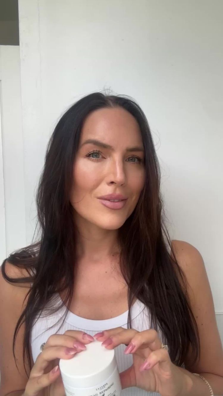 Skincare Video of Holly for La Cueva