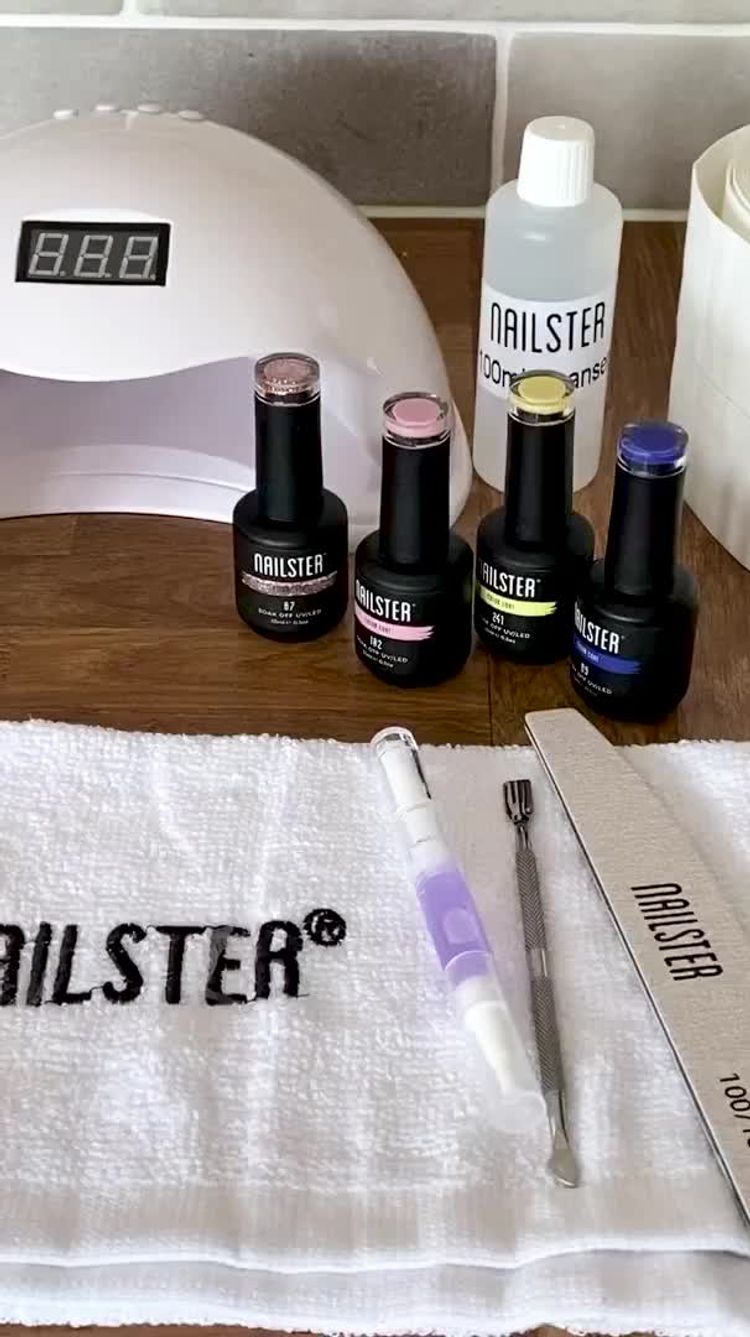 Cosmetics Video of Emelie for Nailster