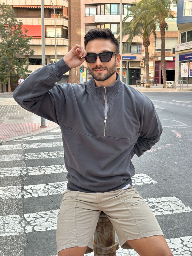 Moda Foto of Miguel for Colorful Standard