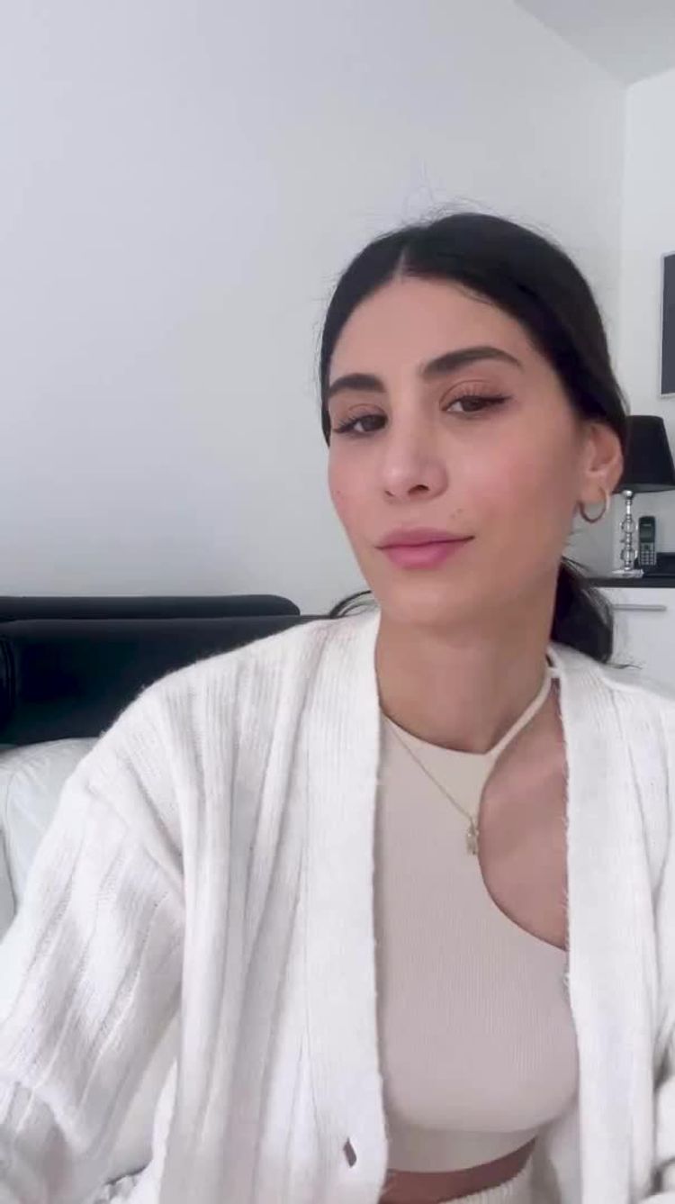 Cosmetics Video of Ceren for Kia Charlotta