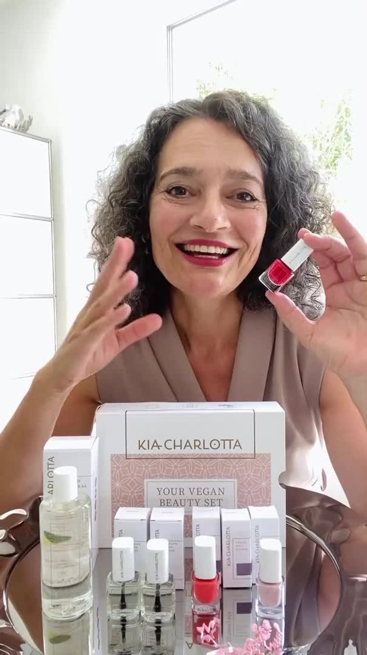 Cosmetics Video of Claudia for Kia Charlotta