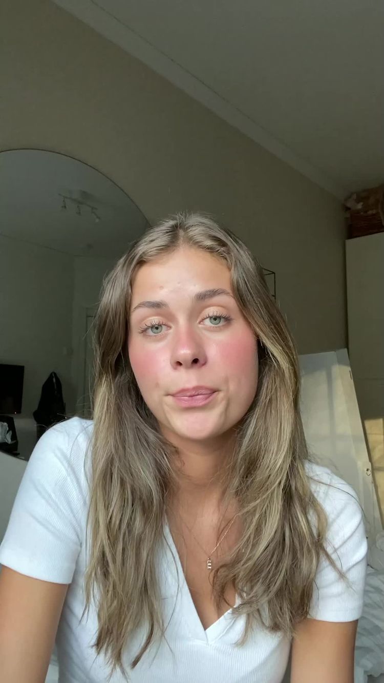Cosmetics Video of Emelie for Danish Skin Care